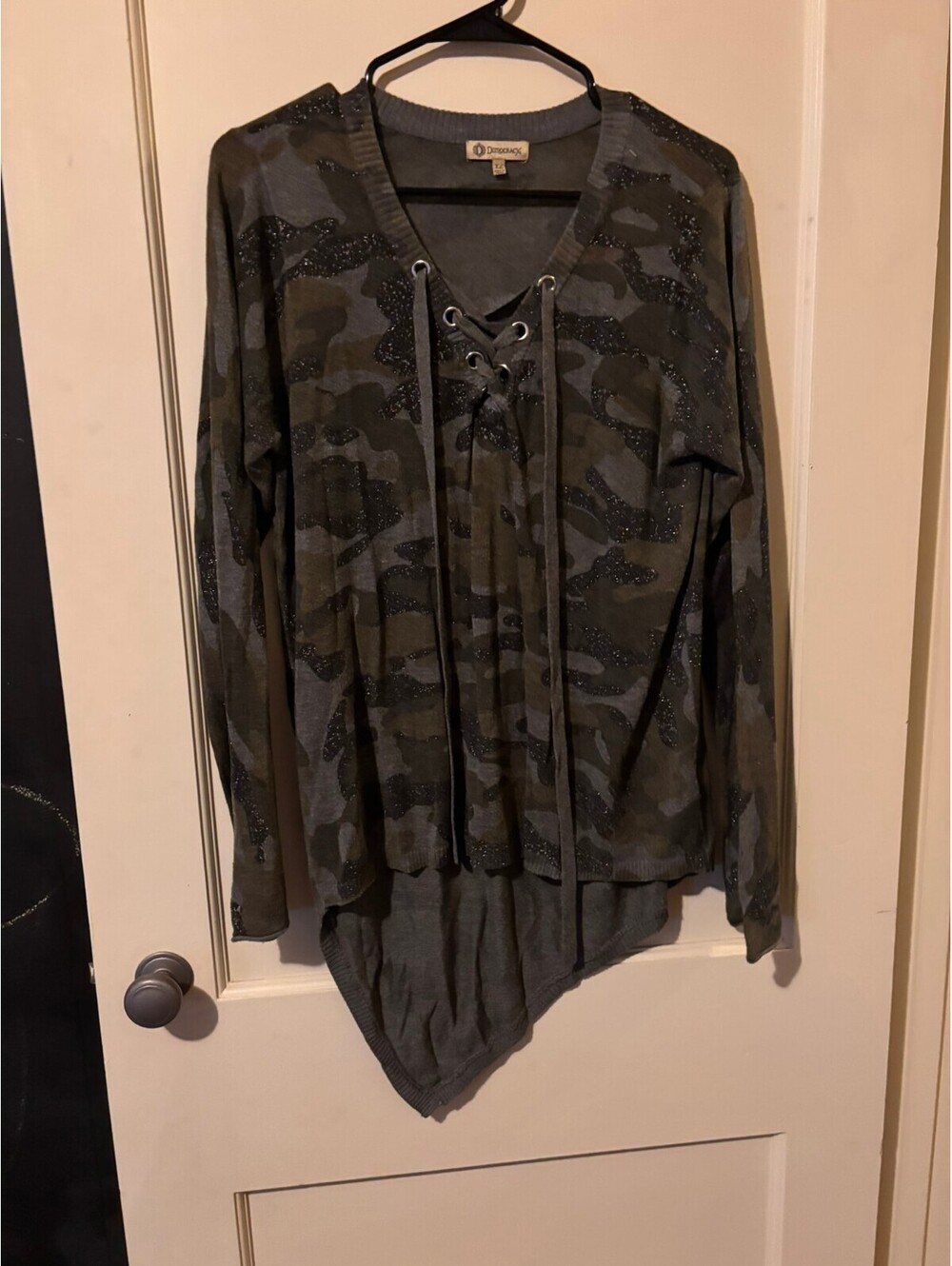 Democracy camo lace-up long sleeve top XL